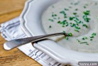 Creamy Jerusalem Artichoke Soup with Crispy Bacon