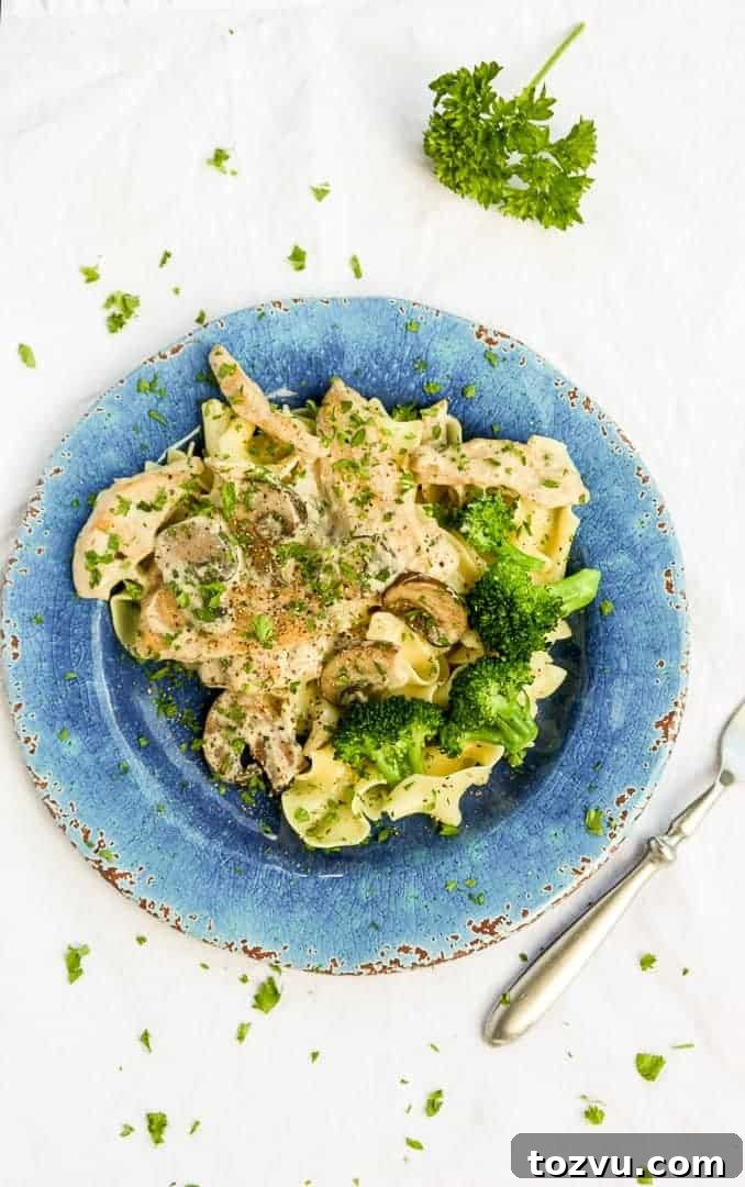 A plate of food with broccoli, with Chicken and Cream