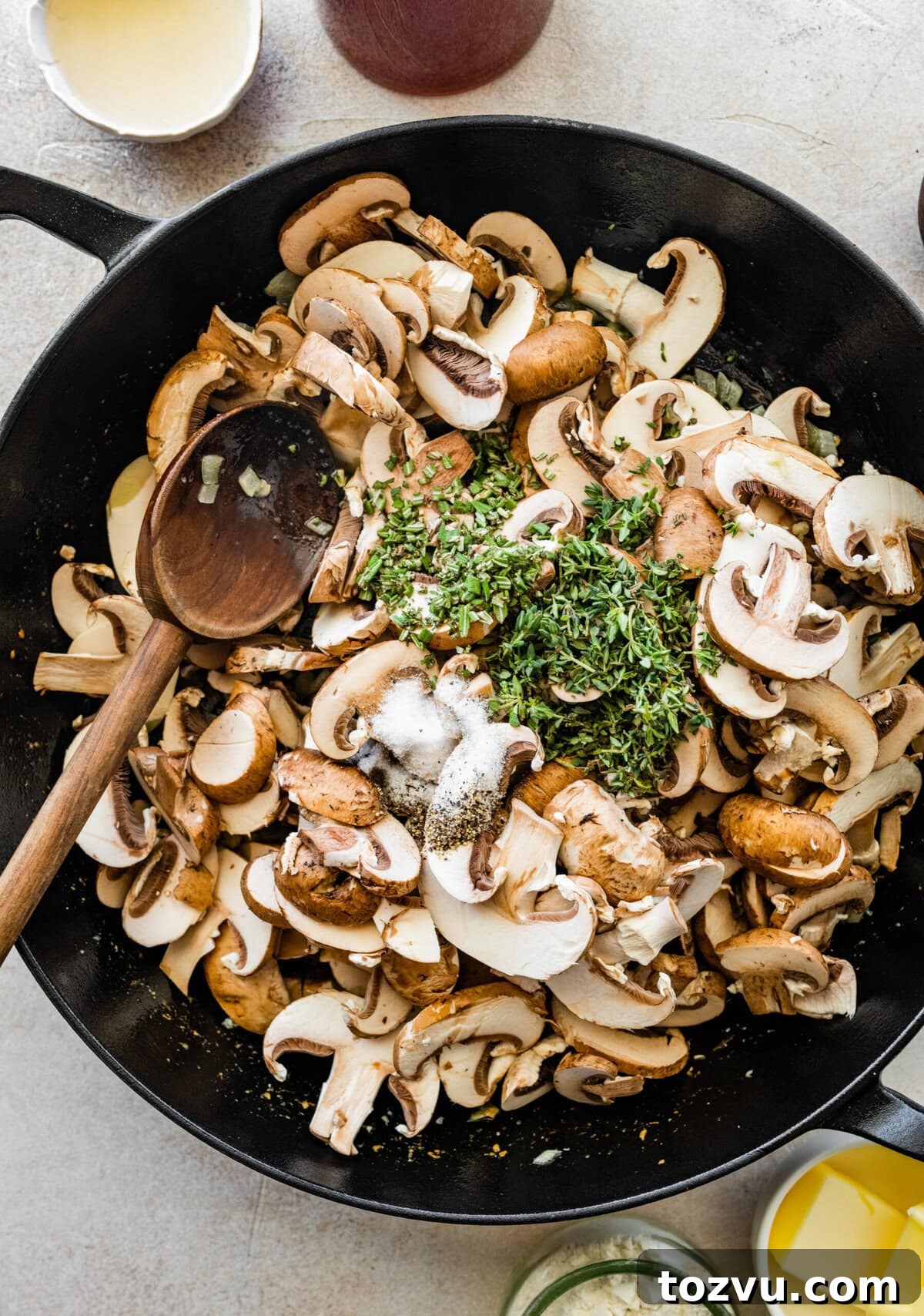 How to Make Mushroom Gravy from Scratch 6 Add mushrooms and herbs.